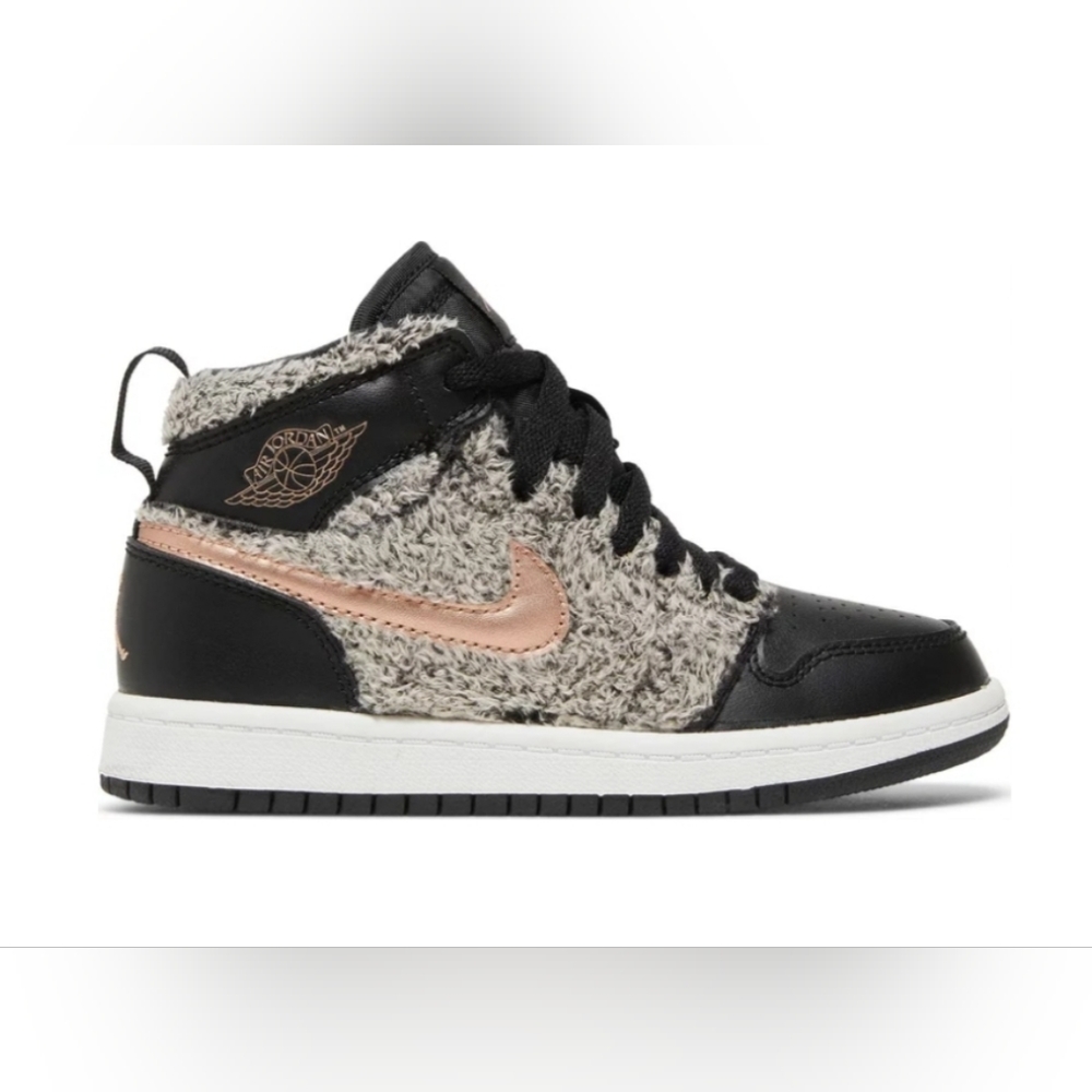 Nike Air Jordan 1 Retro High Top - Size 7c